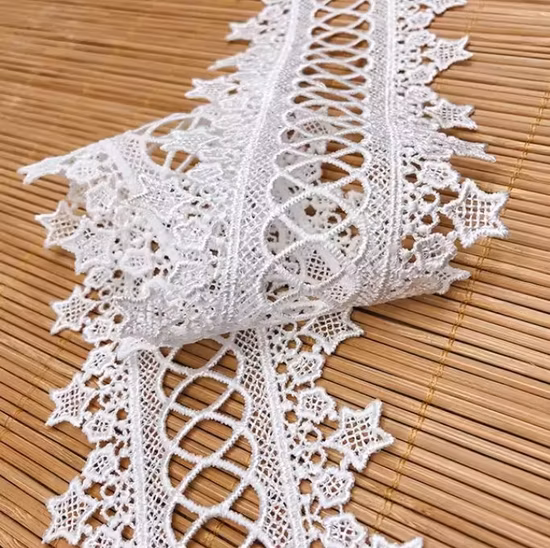 Garniture de tissu de broderie de dentelle chimique de coton de Polyester pour les accessoires de vêtement de robe de mariée de Textile à la maison